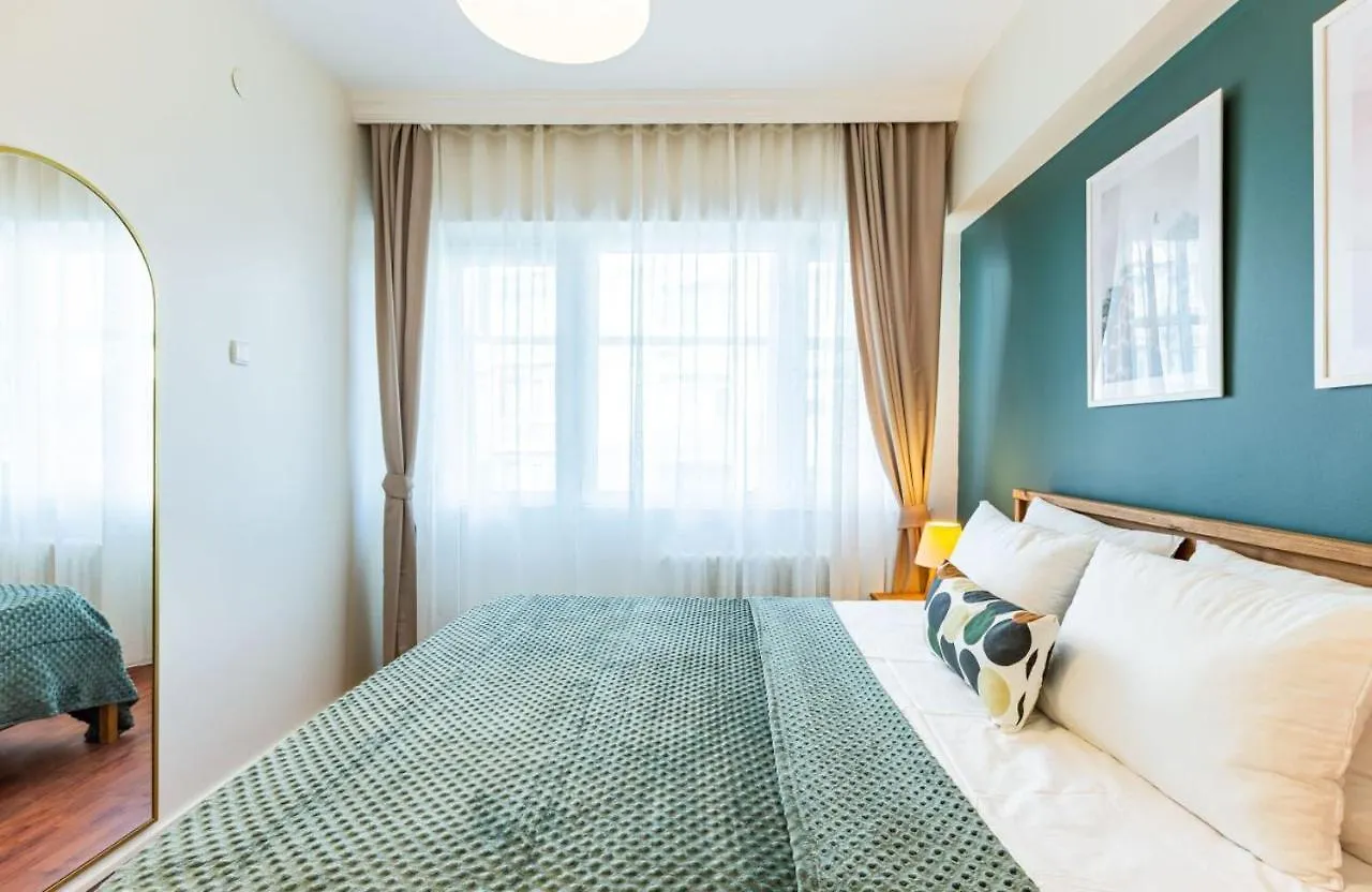 Lovely Flat With Great Location In Sisli Istanbul Apartment